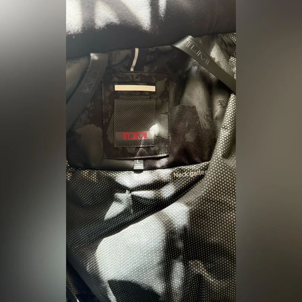 Tumi Utility Expedition Black Camo Down Puffer Woman Size L